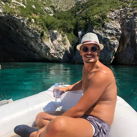 Botel Tour Di Karaburun, Isola Di Sazan E Grotta Di Haxhi Aliu *