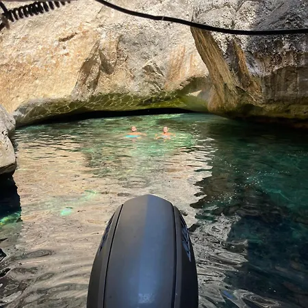 Tour Di Karaburun, Isola Di Sazan E Grotta Di Haxhi Aliu Botel
