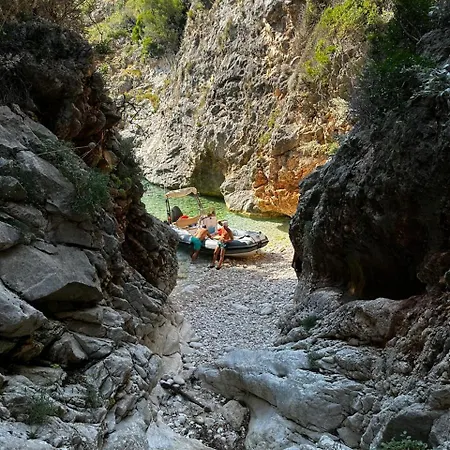 Botel Tour Di Karaburun, Isola Di Sazan E Grotta Di Haxhi Aliu